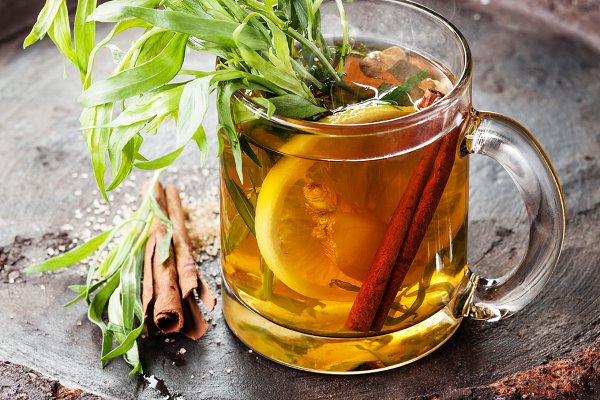 استفاده از دمنوش‌های گیاهی در طب سنتی، جایگزینی مناسب برای چای سبز