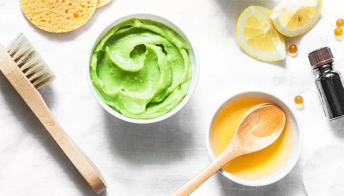  آشنایی با طرز تهیه و فواید ماسک‌های آبرسان مو در طب سنتی