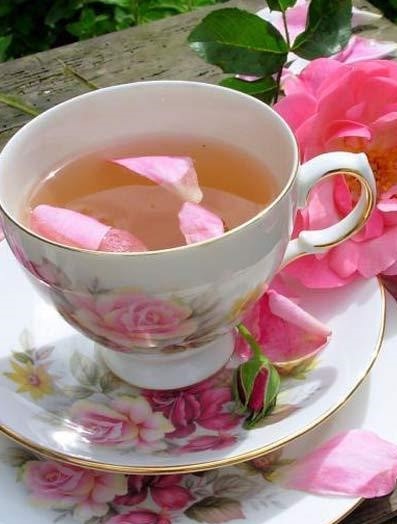 آشنایی با دمنوش گل محمدی و خواص درمانی آن در طب سنتی 