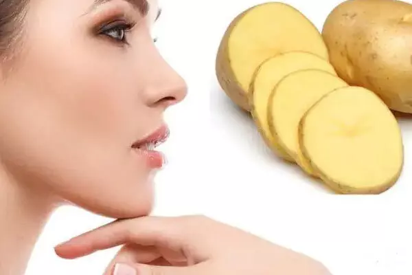  آشنایی با فواید، و طرز تهیه انواع ماسک سیب‌زمینی یخ زده برای پوست